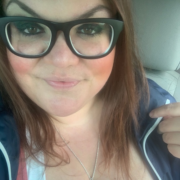 Meet your Posher, Kelly - Picture 1 of 2